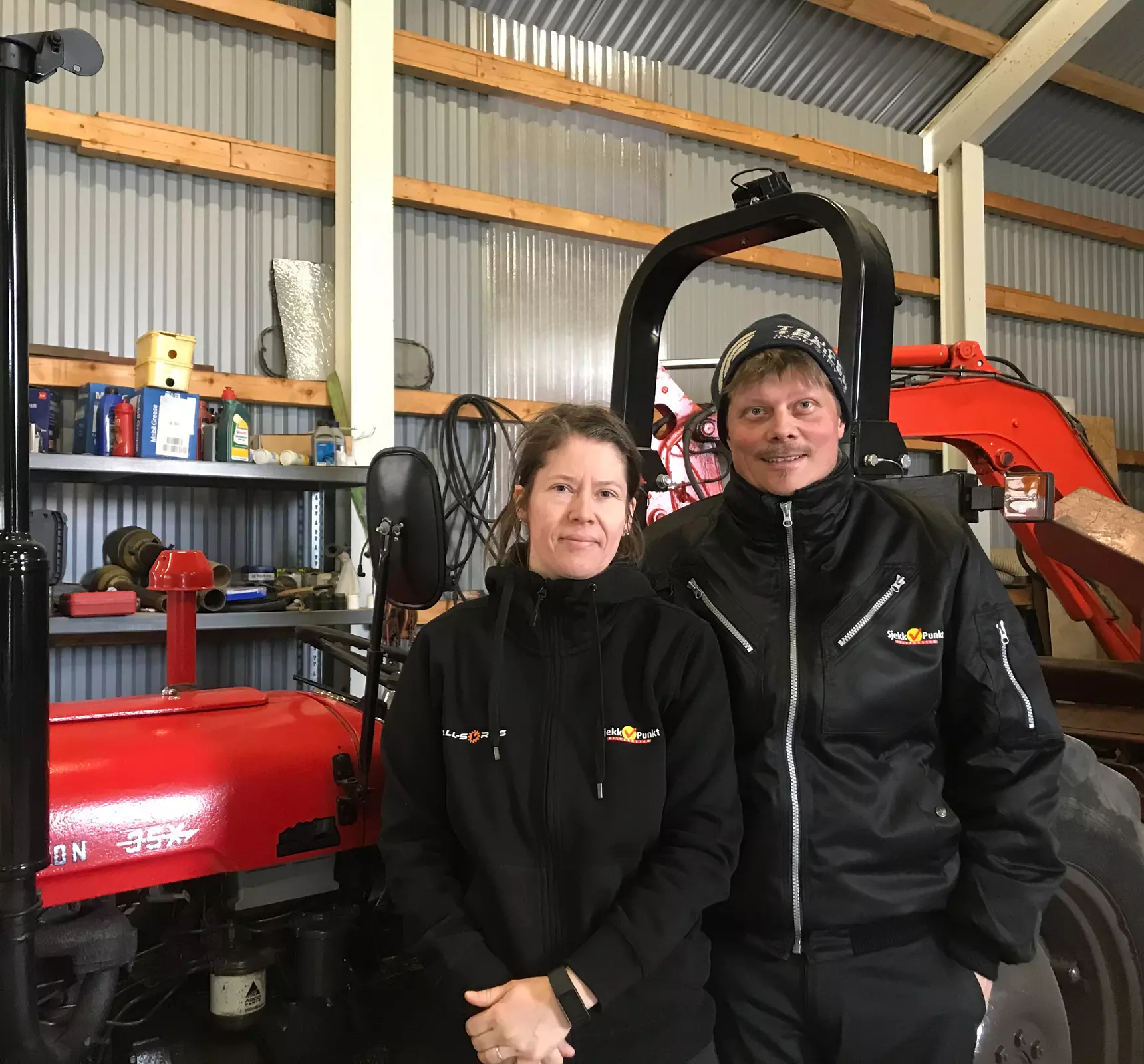 Foto av ansatte på bilverkstedet All-Sørvis AS